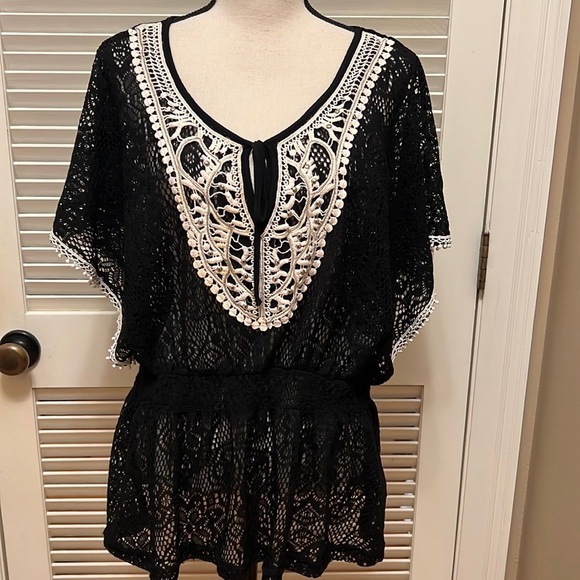 199. Charming Charlie Rain Crocheted Top in Black with White, Size Medium - Picture 1 of 16